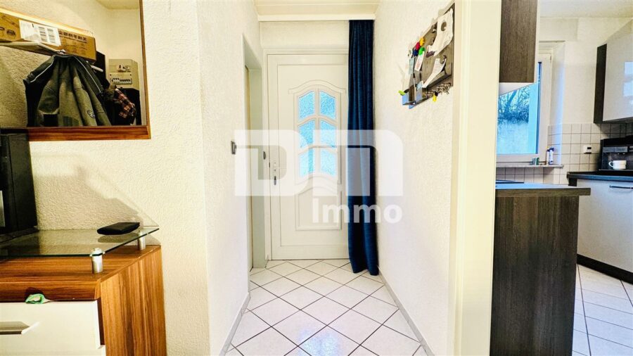 (R)erserviert!!!Einfamilienhaus mit 2 Balkonen, Garten / Freisitz + Garage in gesuchter Wohnlage - EG Flur / Diele